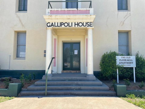 Gallipoli House- The Loft Apartment - Goulburn Accommodation 2