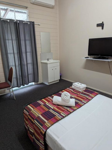 GRAND CENTRAL HOTEL PROSERPINE - Goulburn Accommodation 3