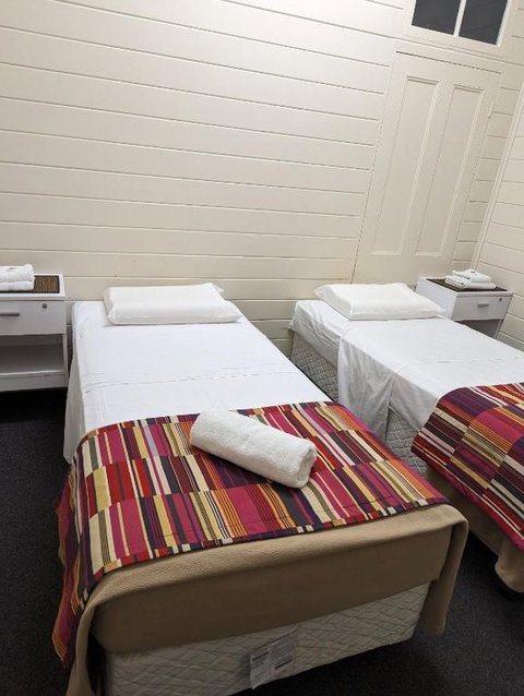 GRAND CENTRAL HOTEL PROSERPINE - Goulburn Accommodation 4