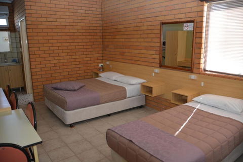 Grong Grong Motor Inn - Goulburn Accommodation 2