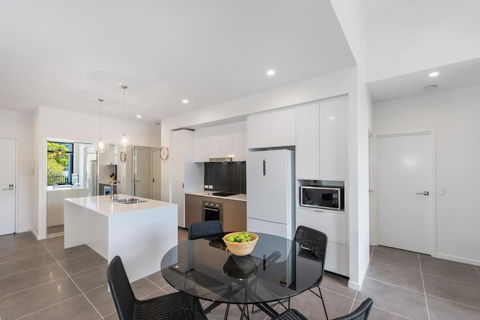 H6B - Round About Bulimba - Goulburn Accommodation 0