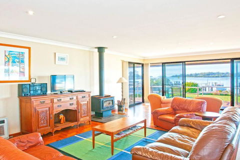 HAIS18G - Riverside Delight - Goulburn Accommodation 0