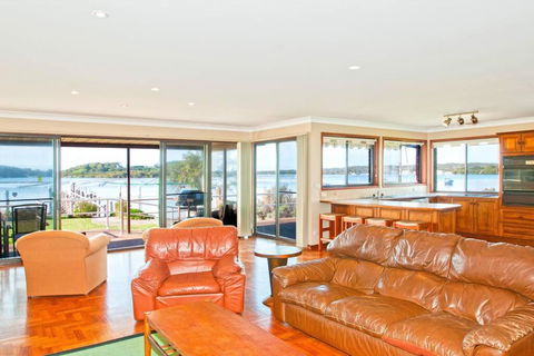 HAIS18G - Riverside Delight - Goulburn Accommodation 1