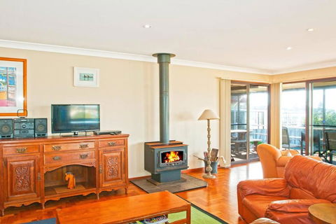 HAIS18G - Riverside Delight - Goulburn Accommodation 2