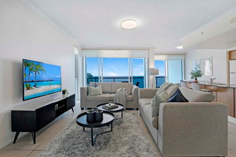 HIGH FLOOR GUARANTEE - 3 Bedroom Plus Study Apartments At Chevron Renaissance - Self Contained & Privately Managed - Wow Stay - Goulburn Accommodation 2