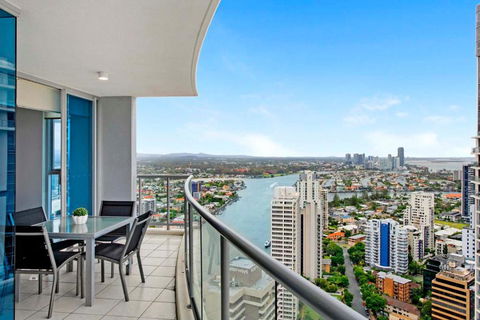 HIGH FLOOR GUARANTEE - 3 Bedroom Plus Study Apartments At Chevron Renaissance - Self Contained & Privately Managed - Wow Stay - Goulburn Accommodation 3
