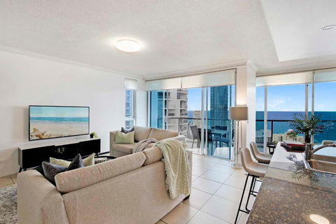 HIGH FLOOR GUARANTEE - 3 Bedroom Plus Study Apartments At Chevron Renaissance - Self Contained & Privately Managed - Wow Stay - Goulburn Accommodation 1