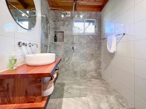 HEXAGON BEACH HOUSE Binalong Bay Of Fires Views - Goulburn Accommodation 0