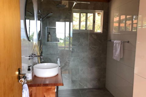 HEXAGON BEACH HOUSE Binalong Bay Of Fires Views - Goulburn Accommodation 3