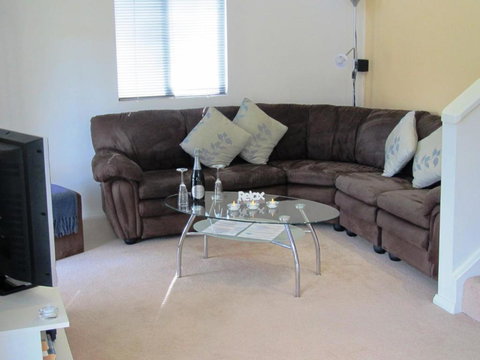 Hidden Grove Retreat - Goulburn Accommodation 2