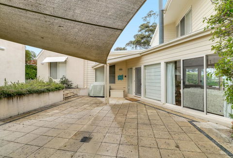 Aegina - Goulburn Accommodation 1