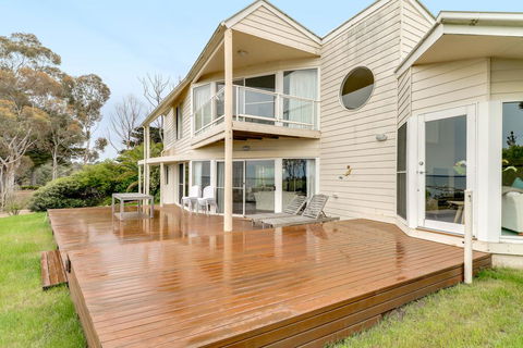 Aegina - Goulburn Accommodation 0