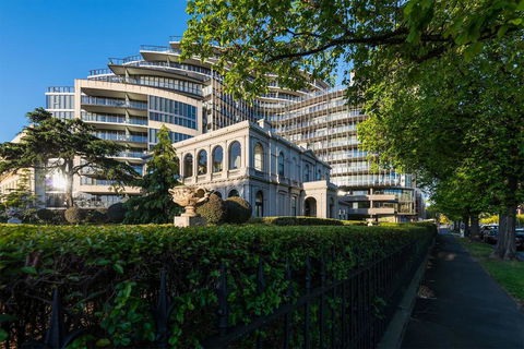 Albert Park City View Stylish 1 Bedroom Apartment - Goulburn Accommodation 0