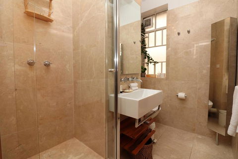 Alcaston House - Parliament House 300m, WiFi, Netflix - Goulburn Accommodation 3