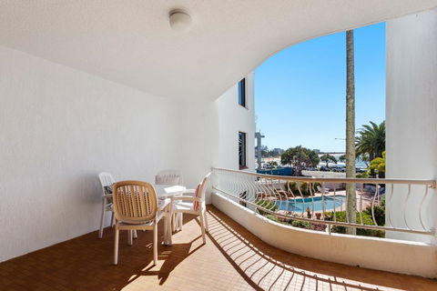 Alex Headland Beachfront - Goulburn Accommodation 2