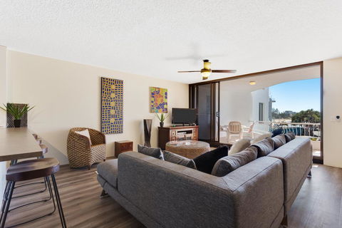Alex Headland Beachfront - Goulburn Accommodation 1