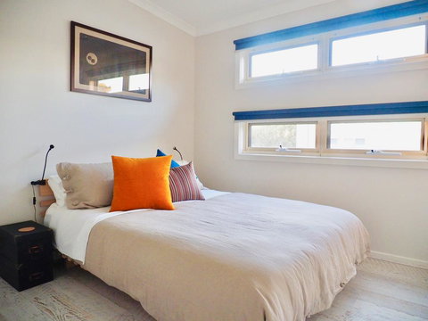 Alice's Palace, 2-minute Walk To Lifeguard Patrolled Surf Beach - Goulburn Accommodation 3