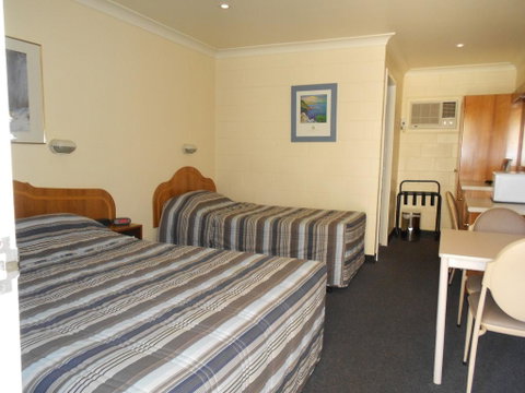 All Seasons Motor Lodge - Goulburn Accommodation 2