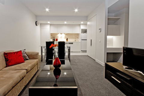 Along Melbourne's Magic Boulevard - Goulburn Accommodation 2