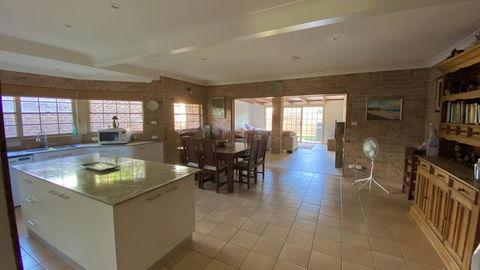 Amazing Beach House - Goulburn Accommodation 3