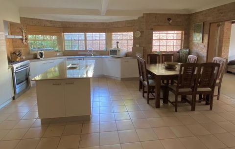 Amazing Beach House - Goulburn Accommodation 1