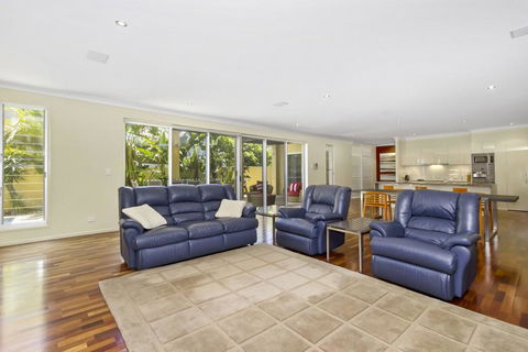 ANGOURIE HOUSE - SALT VILLAGE - Goulburn Accommodation 1