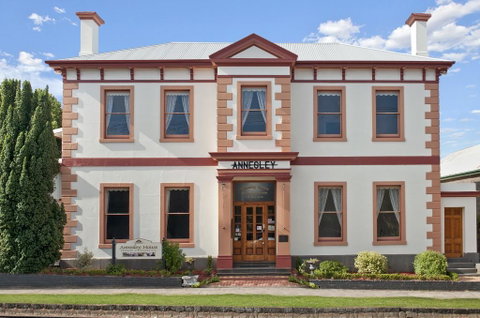Annesley House - Goulburn Accommodation 0