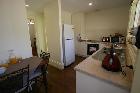 Annies Garden Cottage - Goulburn Accommodation 1