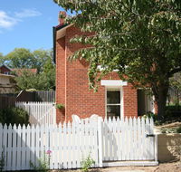 Annies Garden Cottage - Goulburn Accommodation