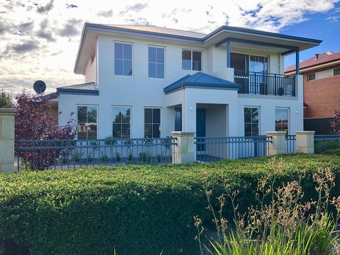 Ashington Gardens - Goulburn Accommodation 0