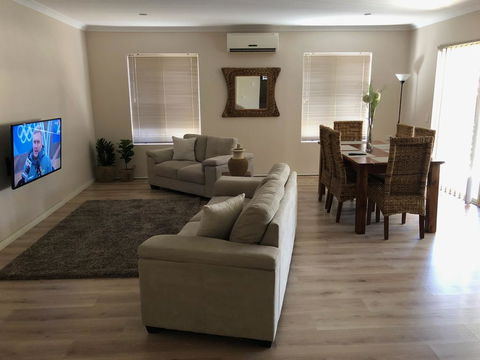 Ashington Gardens - Goulburn Accommodation 1