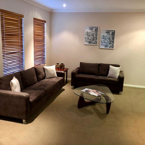 Ashington Gardens - Goulburn Accommodation 3