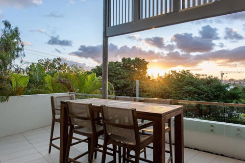 Luxurious Living - 3Bed-3Bath-1Car-Pool - Balmoral - Goulburn Accommodation 2
