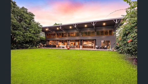 Luxury On Lake Tinaroo Lakefront Living - Goulburn Accommodation 0