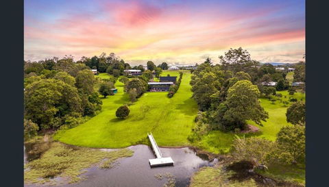 Luxury On Lake Tinaroo Lakefront Living - Goulburn Accommodation 2