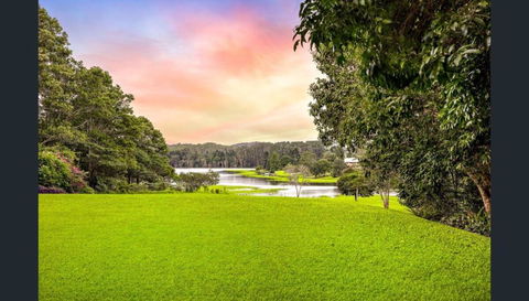 Luxury On Lake Tinaroo Lakefront Living - Goulburn Accommodation 1