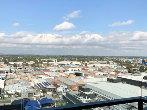 M-city Apartment - Executive Twin King Ensuites - Fully Equipped - Free Parking, Fast Wifi, Smart TV, Netflix, Complementary Drinks & Amenities - M-city Shopping Centre Clayton 3168 - Goulburn Accommodation 3