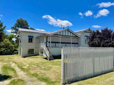 MAGNOLIA HOUSE ON THE CREEK - STANTHORPE - Goulburn Accommodation 0