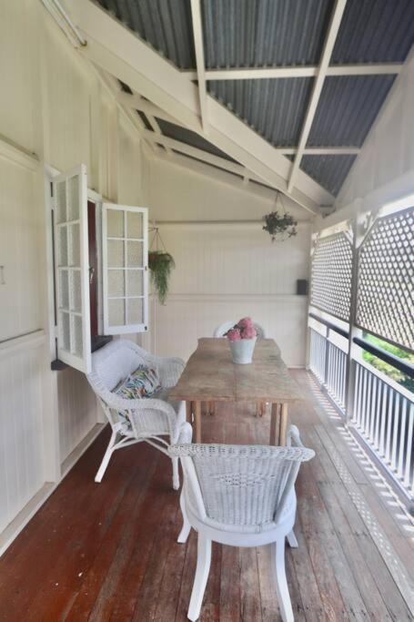 MAGNOLIA HOUSE ON THE CREEK - STANTHORPE - Goulburn Accommodation 2