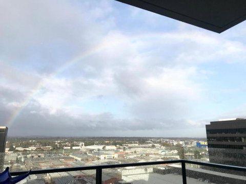 M-city Shopping Center Apartment - Executive Twin King Ensuites - Fully Equipped - Free Parking, Fast Wifi, Smart TV, Netflix, Complementary Drinks & Amenities - Clayton 3168 - Goulburn Accommodation 2