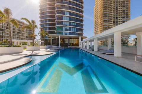 Meriton Suites Surfers Paradise - Goulburn Accommodation 1