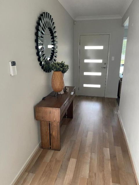 Modern Four Bedroom Holiday Home Available In Deebing Heights - Goulburn Accommodation 0
