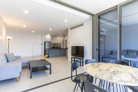 Modern 2B With Loft Bed Parking Central Mascot - Goulburn Accommodation 0
