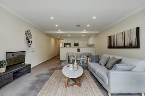 Modern Apartment In The Heart Of Canberra - Goulburn Accommodation 2