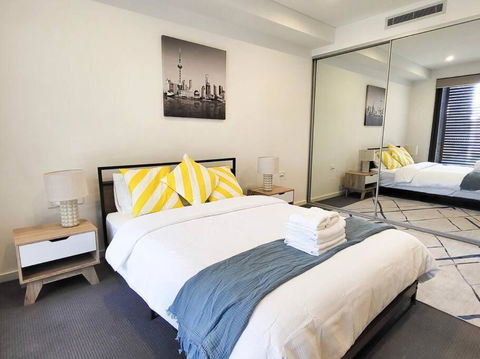 Modern Elegance: 2 Bedroom Oasis W/ Free Parking - Goulburn Accommodation 0
