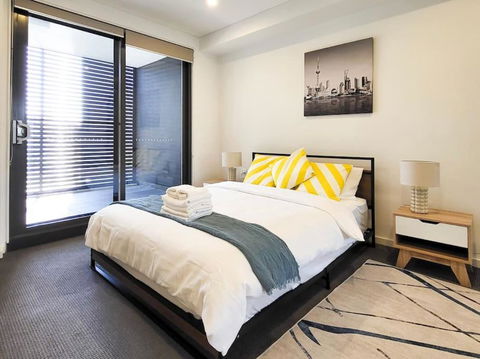 Modern Elegance: 2 Bedroom Oasis W/ Free Parking - Goulburn Accommodation 2