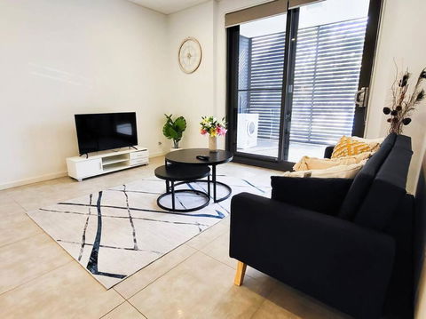 Modern Elegance: 2 Bedroom Oasis W/ Free Parking - Goulburn Accommodation 3