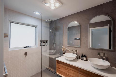 Modern Refurbished Unit In Charming Bellerive - Goulburn Accommodation 1