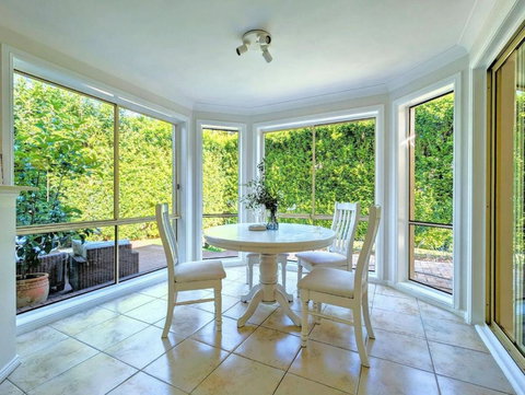 Modern Spacious 5-bedroom Home In Northern Beaches - Goulburn Accommodation 1