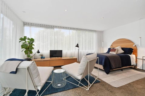 Modern Studio With Sweeping Views - Goulburn Accommodation 2